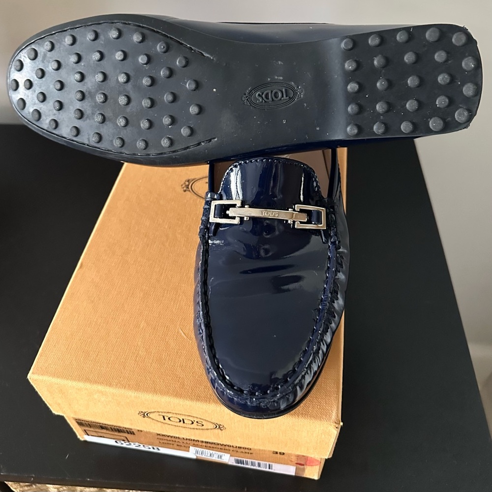 TOD’S Gommino Patent Leather Loafers Navy Blue Size 39 - Excellent Condition box - Picture 8 of 11